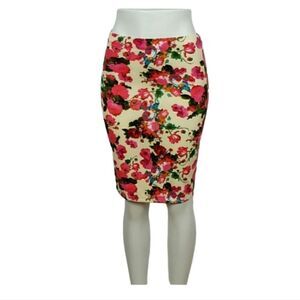 ‎Floral Midi Skirt  -Pencil Skirt Size Medium. Floral Print